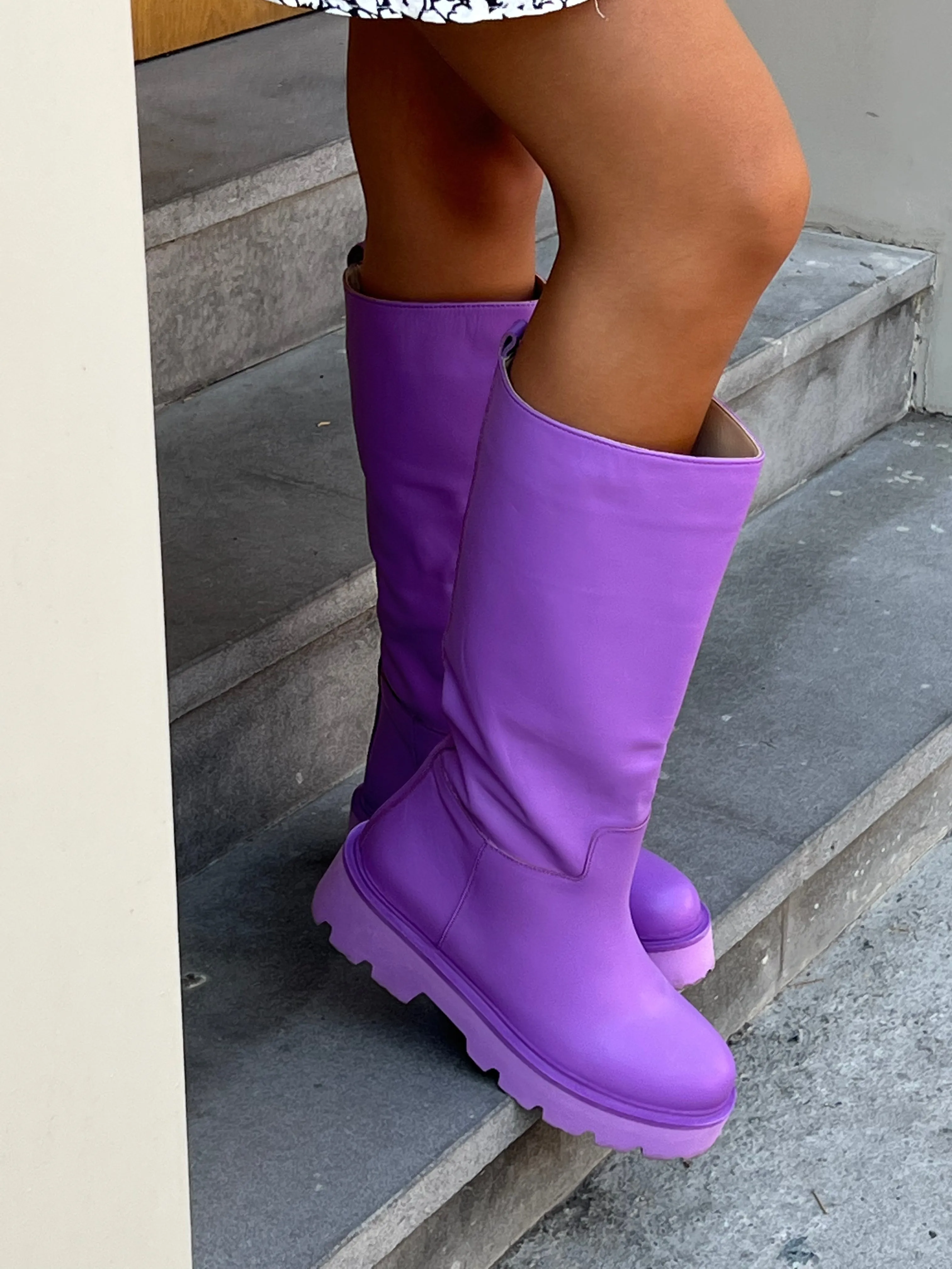 Leather boots with tall leg