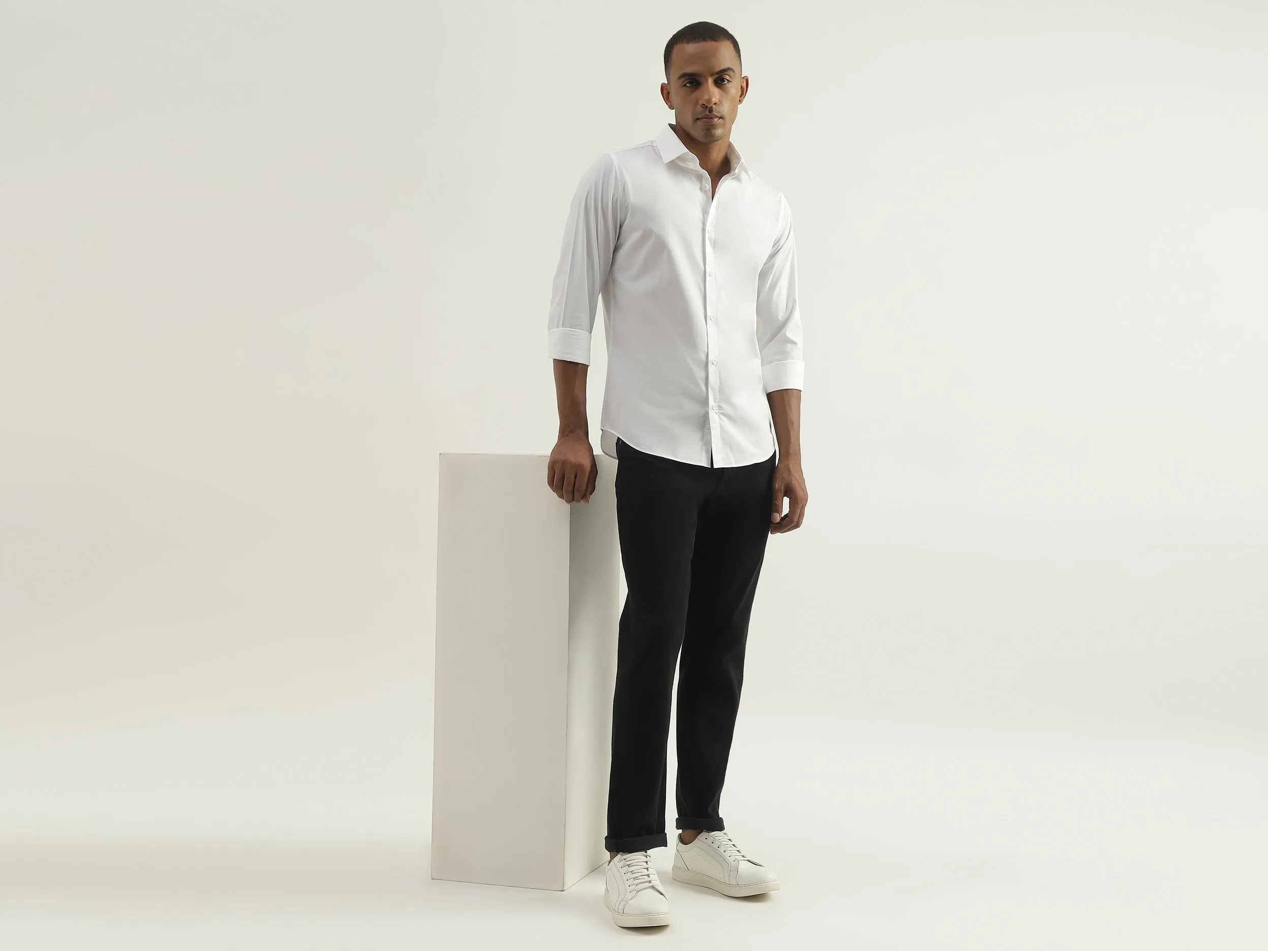 Men White Solid Slim Shirt
